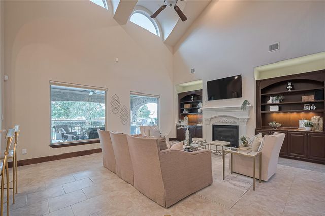 14 Royal King Road, Tomball, TX 77377