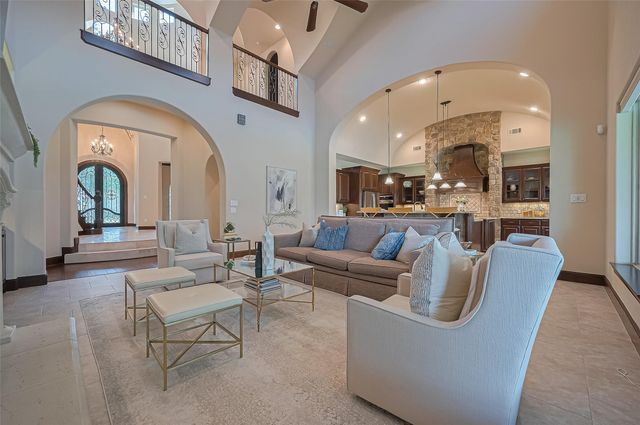 14 Royal King Road, Tomball, TX 77377