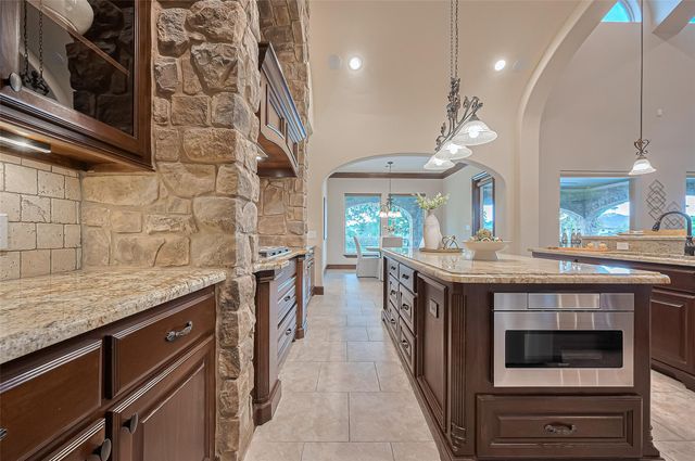 14 Royal King Road, Tomball, TX 77377