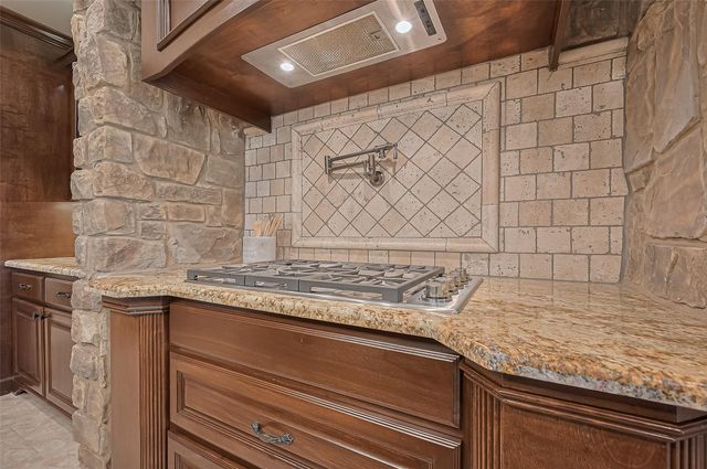 14 Royal King Road, Tomball, TX 77377