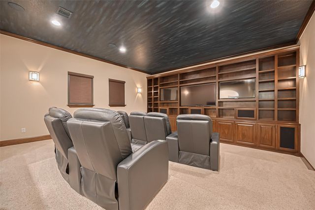 14 Royal King Road, Tomball, TX 77377