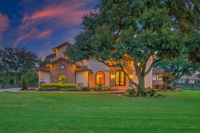 14 Royal King Road, Tomball, TX 77377