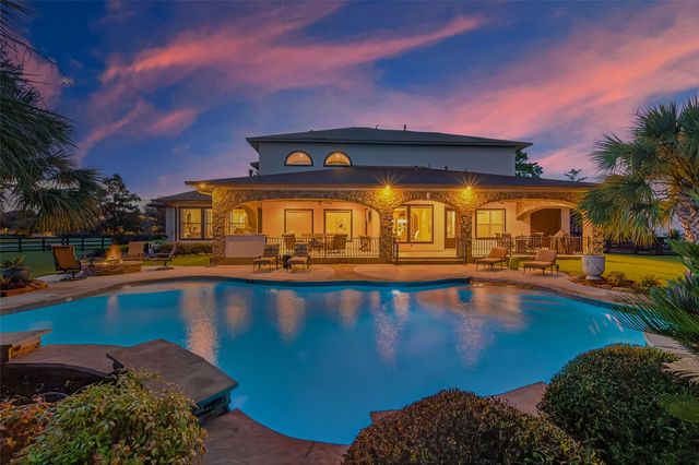 14 Royal King Road, Tomball, TX 77377