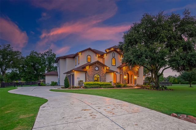 14 Royal King Road, Tomball, TX 77377