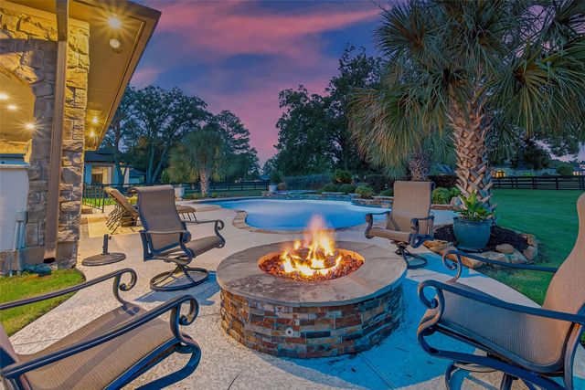 14 Royal King Road, Tomball, TX 77377