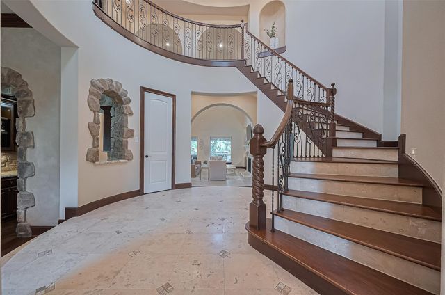 14 Royal King Road, Tomball, TX 77377