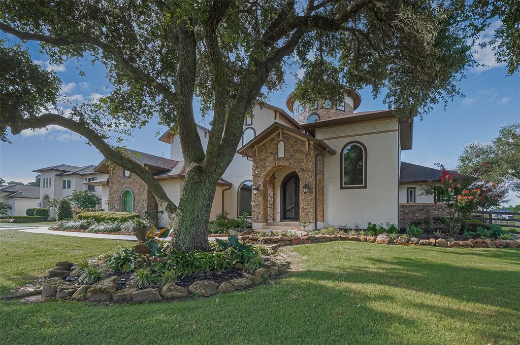 14 Royal King Road, Tomball, TX 77377