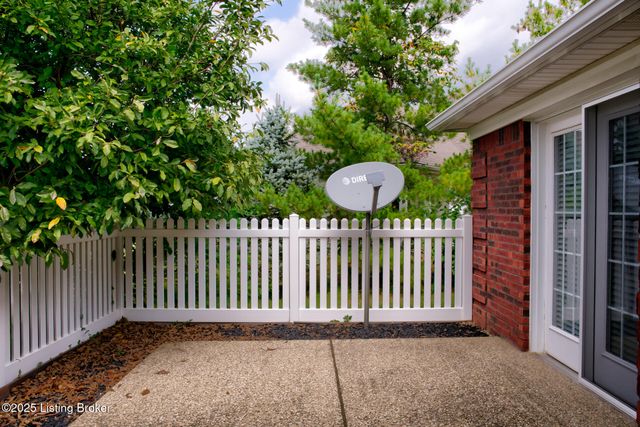 4413 Monarchos Dr, Louisville, KY 40220