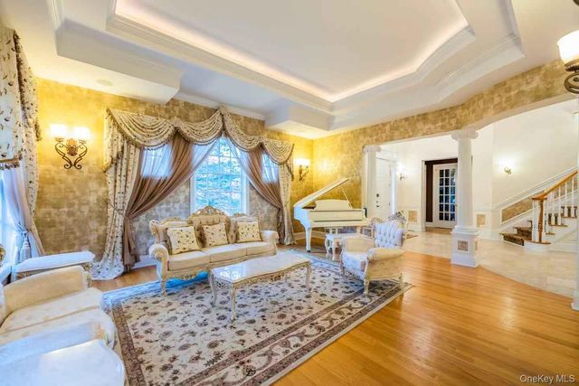 5 Westgate Road, Muttontown, NY 11791