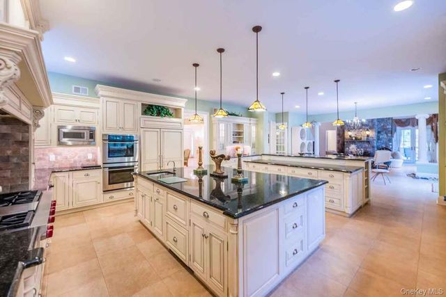 5 Westgate Road, Muttontown, NY 11791