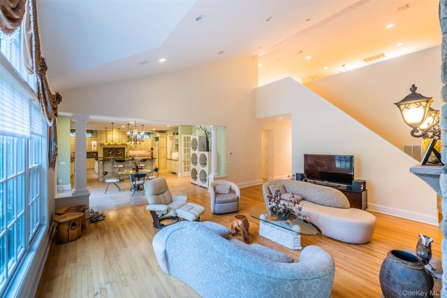 5 Westgate Road, Muttontown, NY 11791