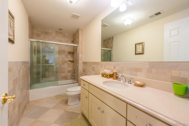 5 Westgate Road, Muttontown, NY 11791