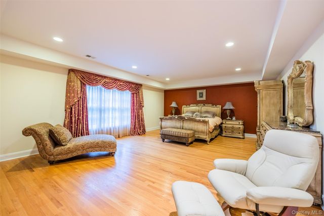 5 Westgate Road, Muttontown, NY 11791