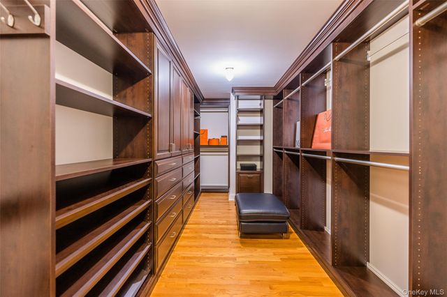 5 Westgate Road, Muttontown, NY 11791