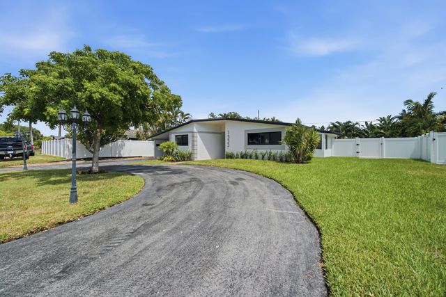 1333 SE 8TH Street, Deerfield Beach, FL 33441