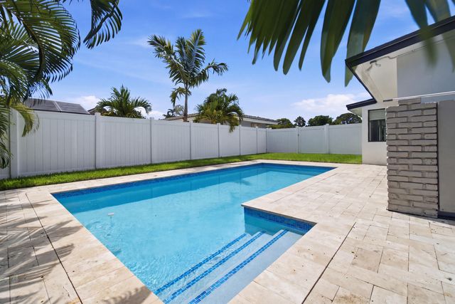 1333 SE 8TH Street, Deerfield Beach, FL 33441