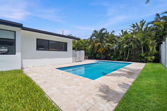 1333 SE 8TH Street, Deerfield Beach, FL 33441