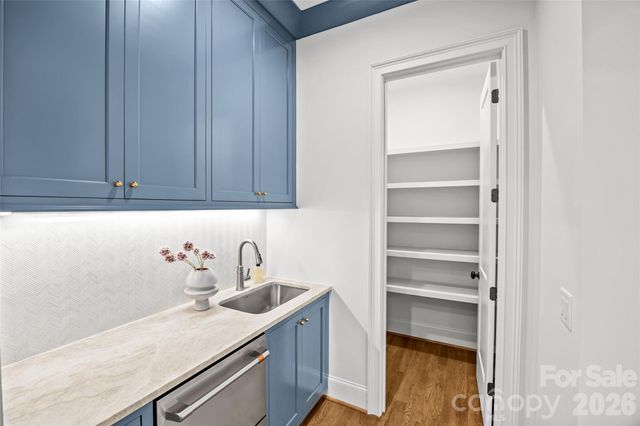 4715 Montclair Avenue, Charlotte, NC 28211