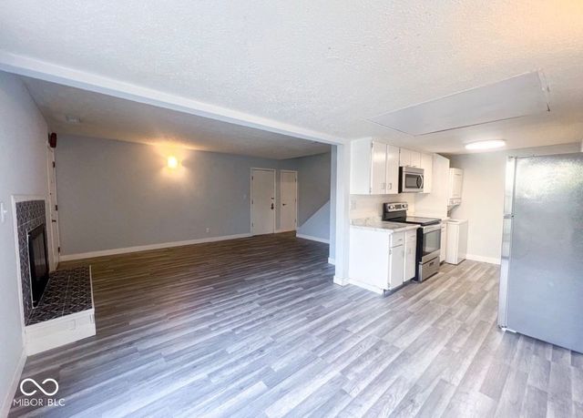 8350 Paso Del Norte Court, Indianapolis, IN 46227