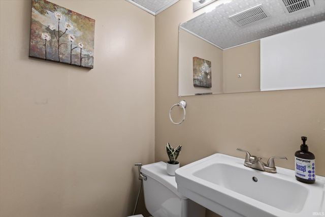 3221 N Stoneycrest Road, Bloomington, IN 47404