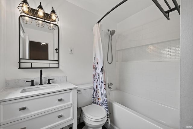 3221 N Stoneycrest Road, Bloomington, IN 47404