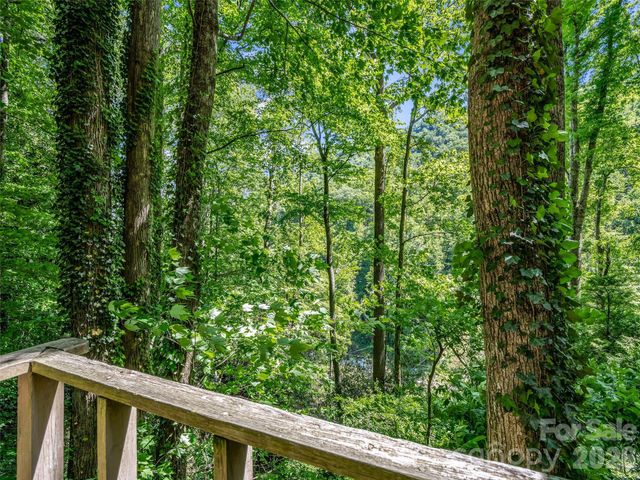 247 Legacy Layne Drive, Hendersonville, NC 28792