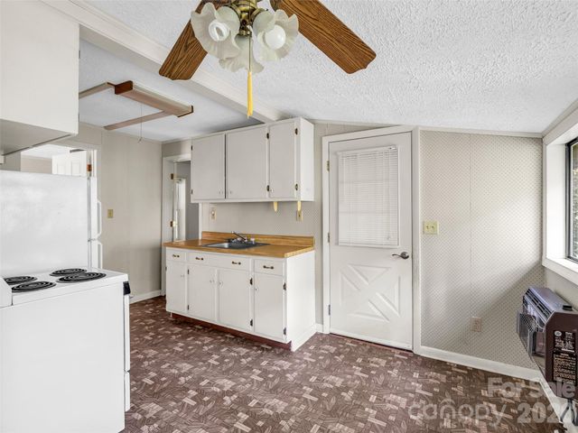 247 Legacy Layne Drive, Hendersonville, NC 28792