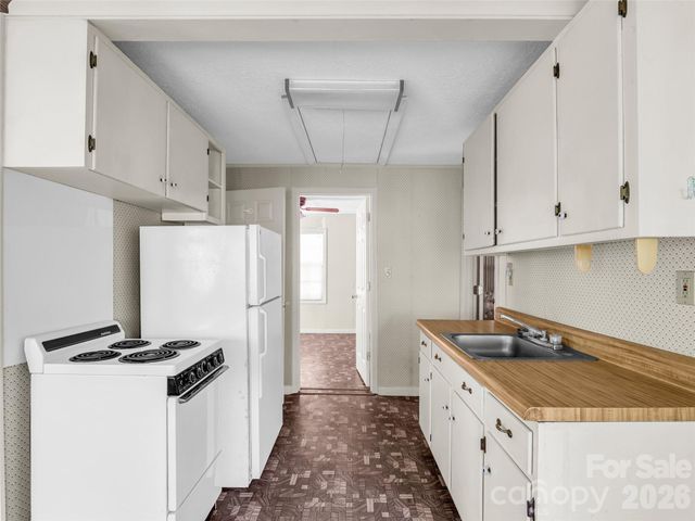 247 Legacy Layne Drive, Hendersonville, NC 28792