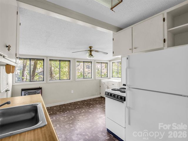 247 Legacy Layne Drive, Hendersonville, NC 28792