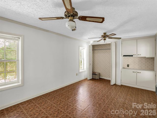 247 Legacy Layne Drive, Hendersonville, NC 28792