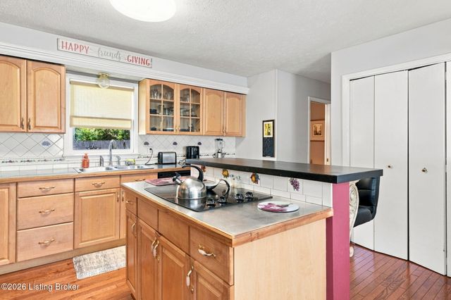 13917 Aiken Rd, Louisville, KY 40245
