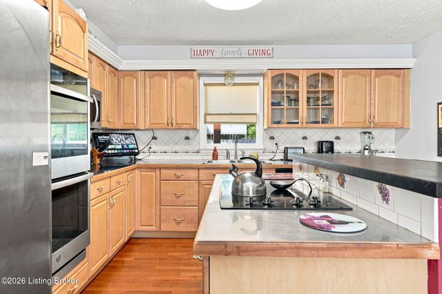 13917 Aiken Rd, Louisville, KY 40245