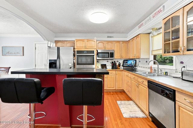 13917 Aiken Rd, Louisville, KY 40245