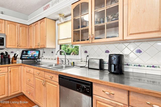 13917 Aiken Rd, Louisville, KY 40245