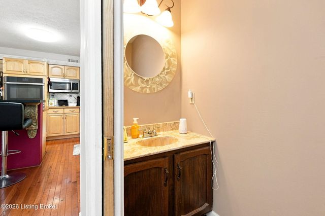 13917 Aiken Rd, Louisville, KY 40245