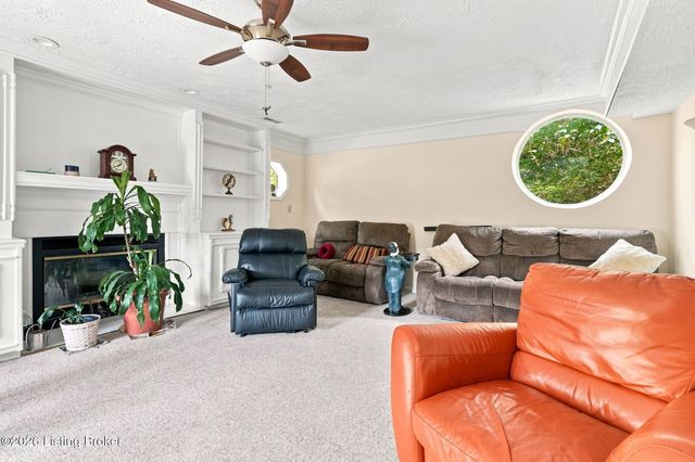13917 Aiken Rd, Louisville, KY 40245