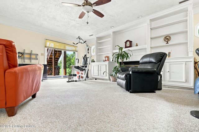 13917 Aiken Rd, Louisville, KY 40245