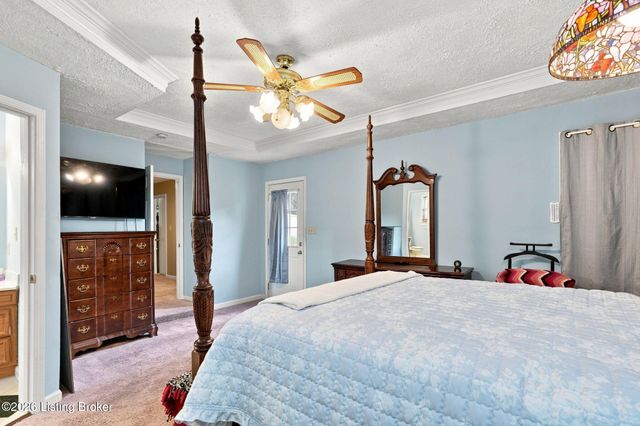 13917 Aiken Rd, Louisville, KY 40245