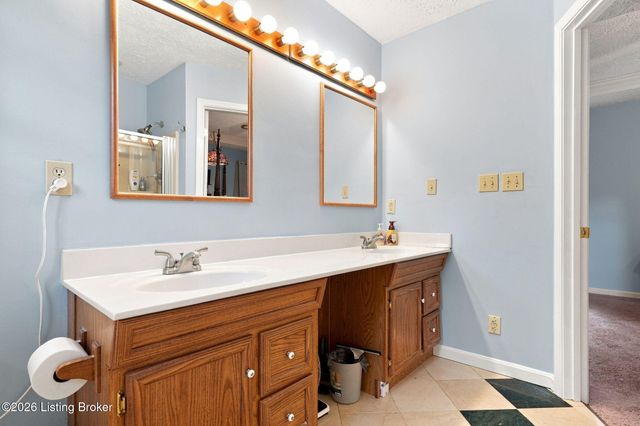 13917 Aiken Rd, Louisville, KY 40245