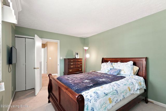 13917 Aiken Rd, Louisville, KY 40245