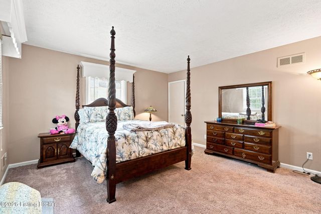 13917 Aiken Rd, Louisville, KY 40245