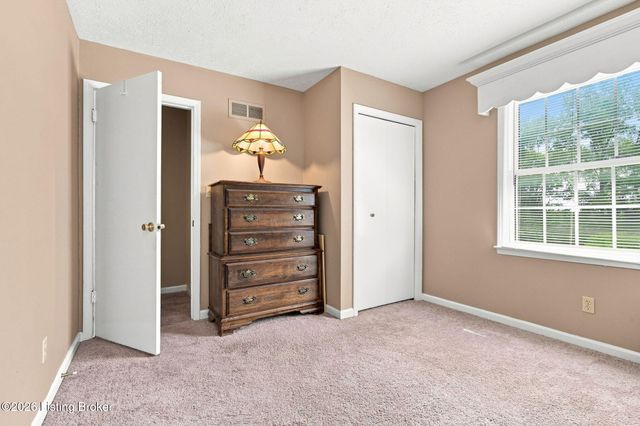 13917 Aiken Rd, Louisville, KY 40245