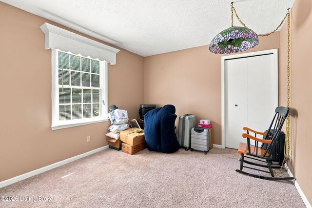 13917 Aiken Rd, Louisville, KY 40245