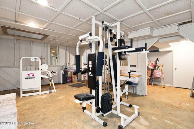 13917 Aiken Rd, Louisville, KY 40245