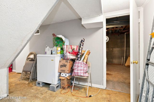 13917 Aiken Rd, Louisville, KY 40245