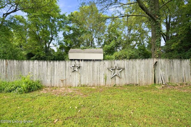 13917 Aiken Rd, Louisville, KY 40245