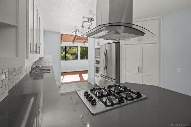 9190 Spice St, La Mesa, CA 91941