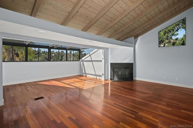 9190 Spice St, La Mesa, CA 91941