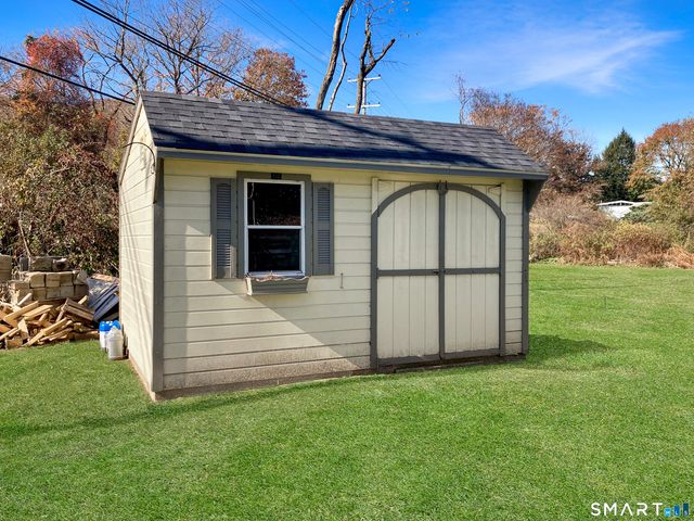 6 Schwartz Road, Bozrah, CT 06334