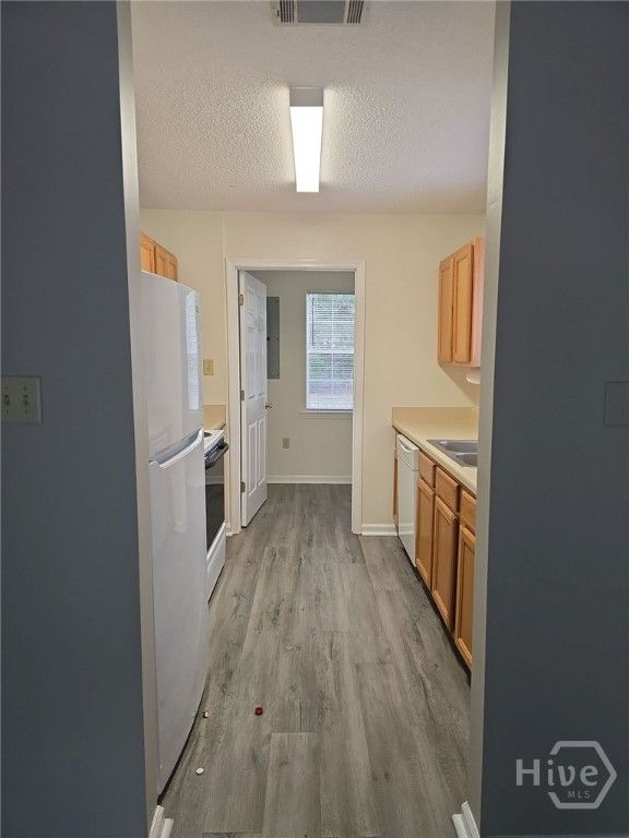 Image 7 of property listing at 9804 Whitefield Avenue A, Savannah, GA 31406